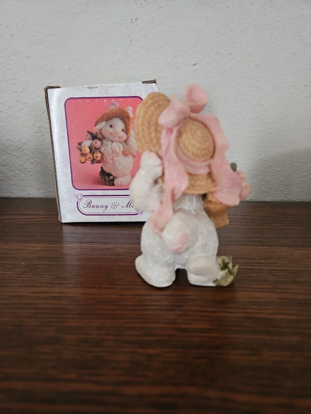 WBI charming white